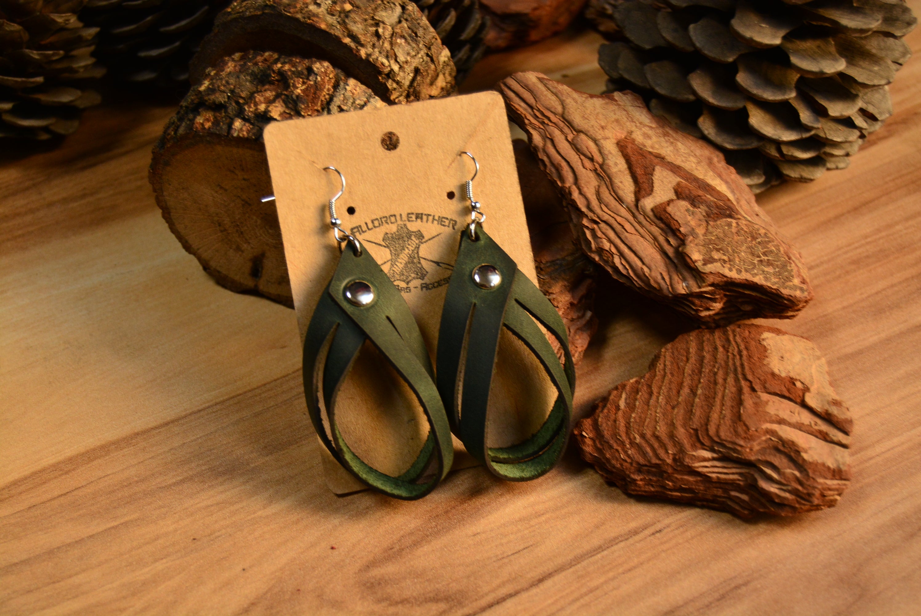 Deri Küpe V-2 El Yapımı Hakiki Deri Halka Form