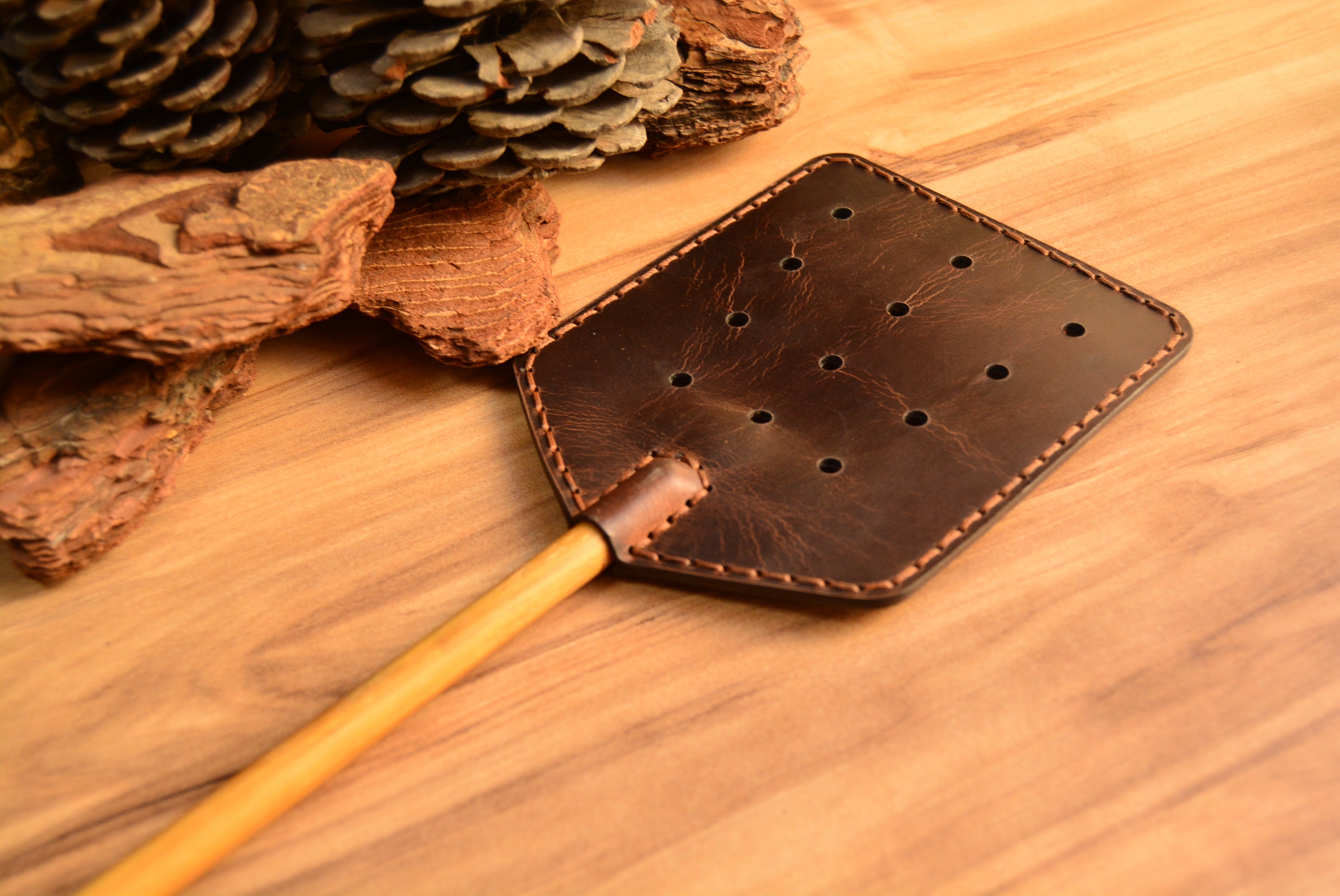 Deri Sinek Sopası Hakiki Deri El Yapımı Ahşap Saplı (Fly Swatter)