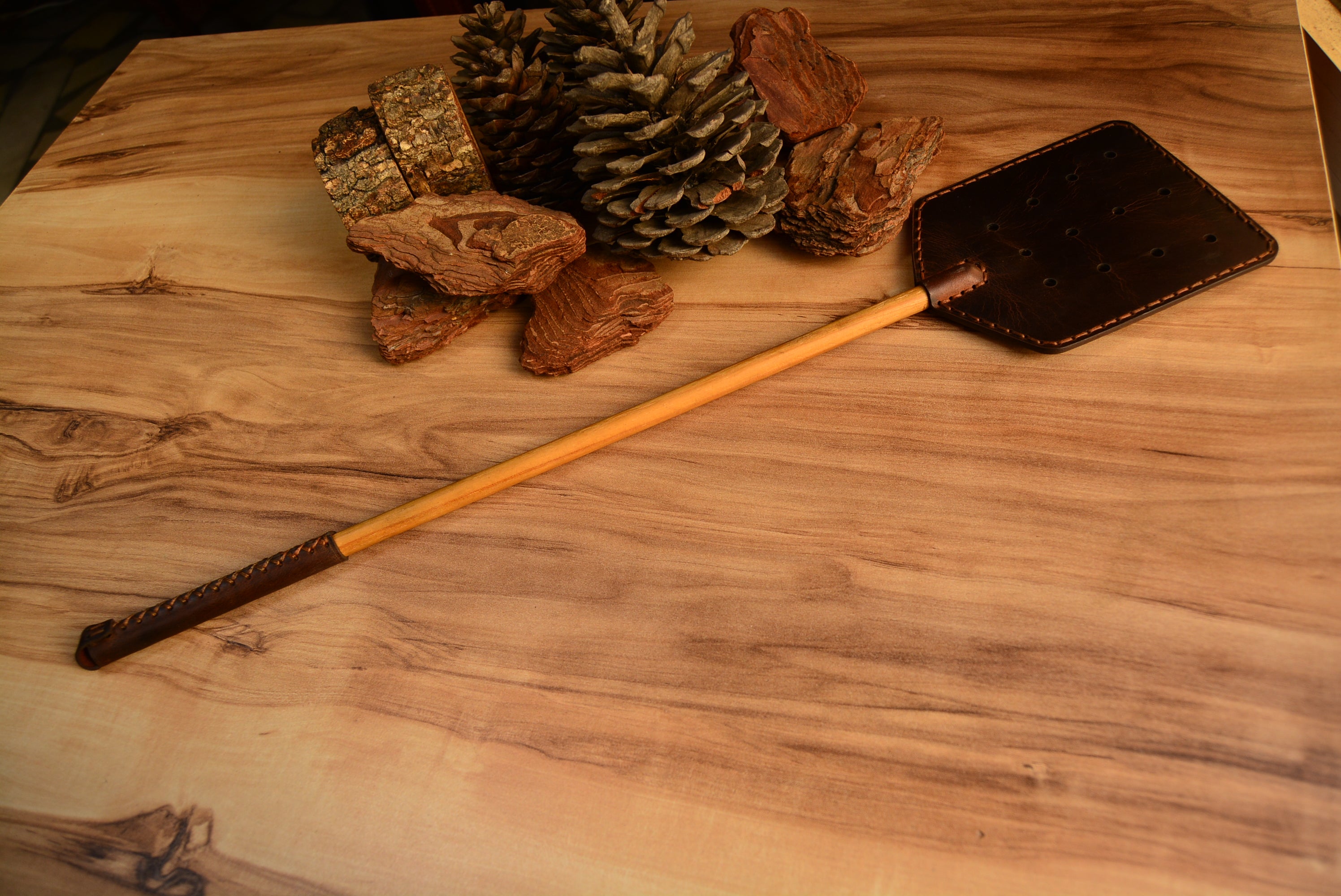 Deri Sinek Sopası Hakiki Deri El Yapımı Ahşap Saplı (Fly Swatter)